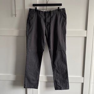 Frank & Oak - Newport, Modern Straight Fit, Charcoal Grey